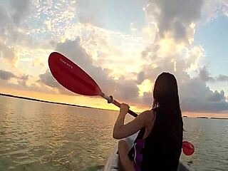 我在船上闪奶子哎呀！