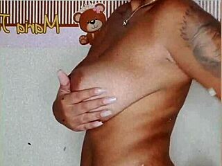 damn, bruna paz, i’m watchin’ ya in the shower, girl, so hot, can’t look away, ya know?