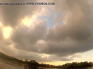 我在船上闪奶子哎呀！