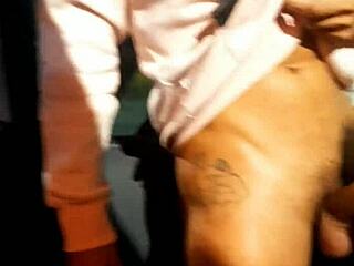 Mamando and fodendo bareback on public streets