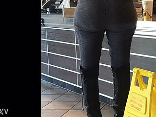 看那大汁黑屁股晃荡想不想抓一把？