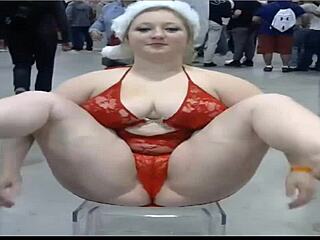 i can’t get over this chubby blonde’s big pawg booty  