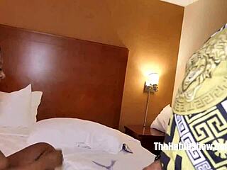 I Pop Kim Ocean's Pussy