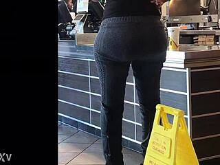 看那大汁黑屁股晃荡想不想抓一把？