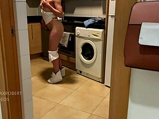 Jeg elsker hvordan min søsters kæreste knepper mig så hårdt