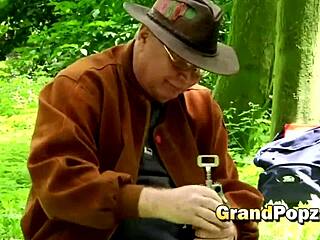 teen pussy licked outdoors