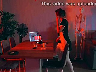 嘿，想成为我在底特律的性爱机器人吗？让我们玩假阳具，疯狂起来！