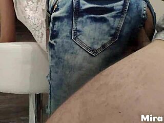 Barmen Dar Kotunu Yırtıp Tangalı Amcığına Sert Vurdu