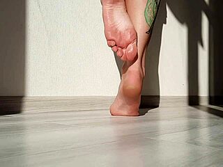 I luv dominatrix nika's beautifull feet