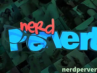 Sevimli inek sapık Riley Raven, kurnaz oral becerileriyle tahrik ediyor