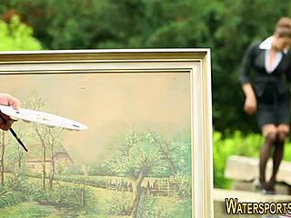 זונות מקבלות מקלחת זהב בקבוצה פרועה בחוץ