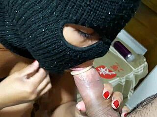 chupando pau e dando o cú e perdendo a camisinha