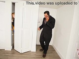 Agentka Sara Jay špehuje Ninu Kayy během tvrdého bušení kundy