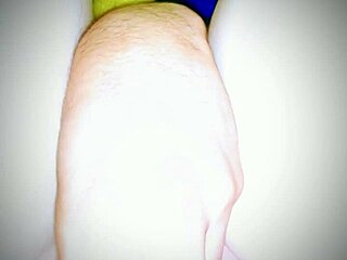 Эй, я как сучка и так горю на анал трах!