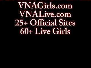 Sara Jay pragnie swoich dużych czarnych zabawek dla przyjemności