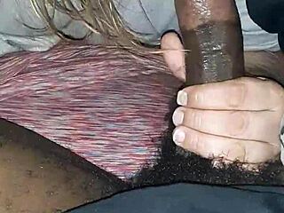 Debeluha daje noro sesanje debelemu kurcu!