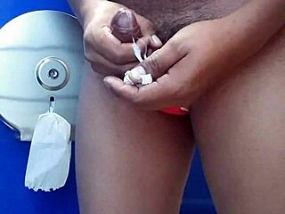 me masturbo con la tanga de mi prima hoy  