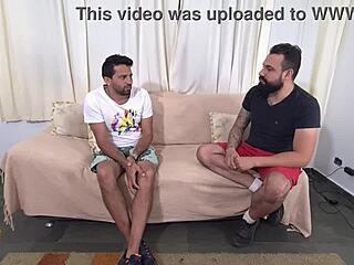 Kleine 18+ actrice wordt ondergespoten tijdens intense anale test