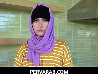 Per varcare fantasie bagnate con Angeline Red