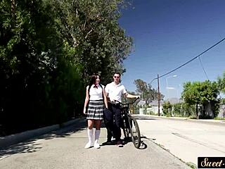 นักเรียนสาวสวย 18+ โดนเย็ดแรงในห้องเรียน