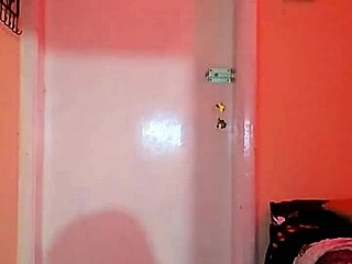 Transei com o vizinho casado enquanto a mulher dele estava trabalhando