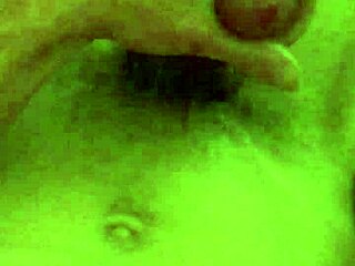 男同志淋浴间随意撸管射精