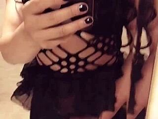 Sex Crossdresser Masturbates