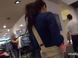 Remaja Czech 18+ Digoda Di Pasar Raya, Dihentam Ganas Dalam POV Anal