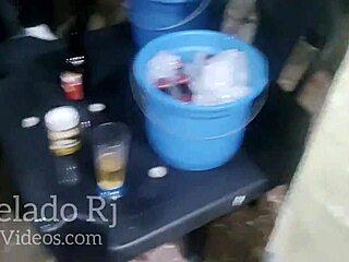 festa entre amigos divertidos