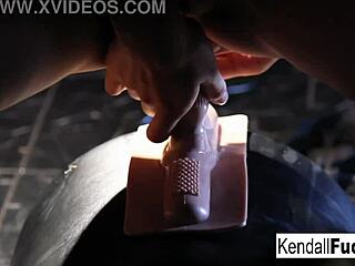 kendall masturbates her wet pussy 😍