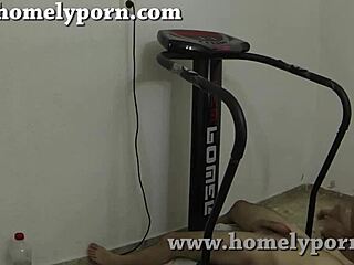 Za fit postavo se slečeš in divje seksaš s Pamelo in Jesusom.