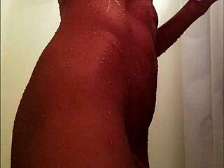 Amateur twink fucks himself with a dildo in the ass while bathing in the shower.