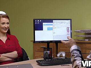 لماذا تحصل هذه الأحمر الشعر الكبيرة الصدر على نيك قوي في الاختبار؟