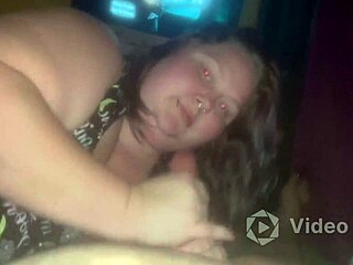 Kočičko, přivádíš tátu k masivnímu vyvrcholení tím footjobem!