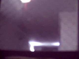 Helena Price, vreemdgaande vrouw, krijgt kont gelikt door man’s vriend op werk