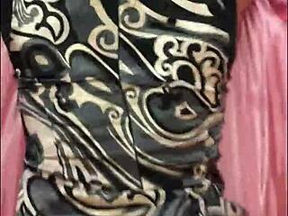 Francúzska amatérska šlampa v ružových saténových nohavičkách dostáva deepthroat a anál. Hračky ma vyvádzajú z rozumu!