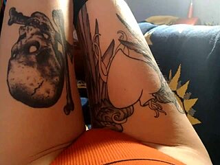 fingering that wet horny pussy feels amazing