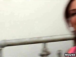 海滩宝贝Nikki Chase被肛门钻入