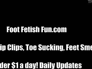 Lick my sexy feet while jerking off!