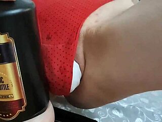 Похотливая девка не может остановиться, скачет на хуе как бешеная и путает слова