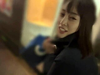 Japonská studentka Mizuki v divokém hardcore