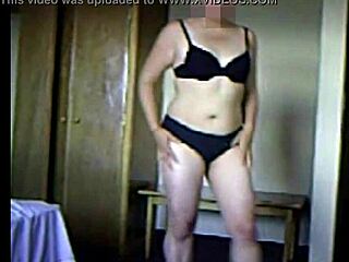 a gordibuena dances in a sexy miniskirt with good legs while being spied on