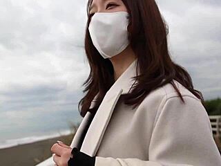 좌절한 아내, 욕조에서 강렬한 크림파이 중 격렬하게 물 뿜어