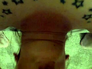 Любительская жена сосет и глотает большой хуй мужа