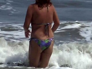 Arkadaşımın Üvey Annesiyle Plajdan Sonra Tam Seks Yaptım