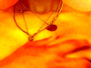 i'm the light skin black girl with prettiest titties masturbating solo