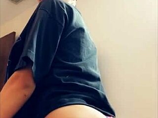 i'm the light skin black girl with prettiest titties masturbating solo