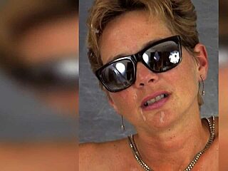 Montaje desnuda de milf con tetas grandes y corridas