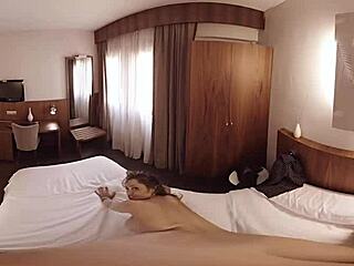 VR黑发美女酒店大屌猛干