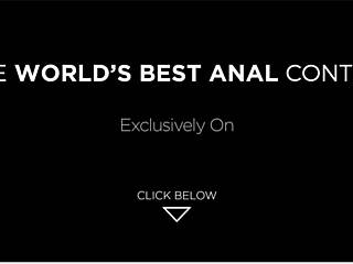 W Tushy, ona poddaje się wielkiemu kutasowi w dupie podczas analnego doggystyle i jeździe na kowboja